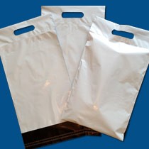 White Mailing Bags with a Carry Handle 250mm x 350mm