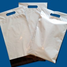 250mm x 350mm White Mailing Bag with a Carry Handle - Pack of 500